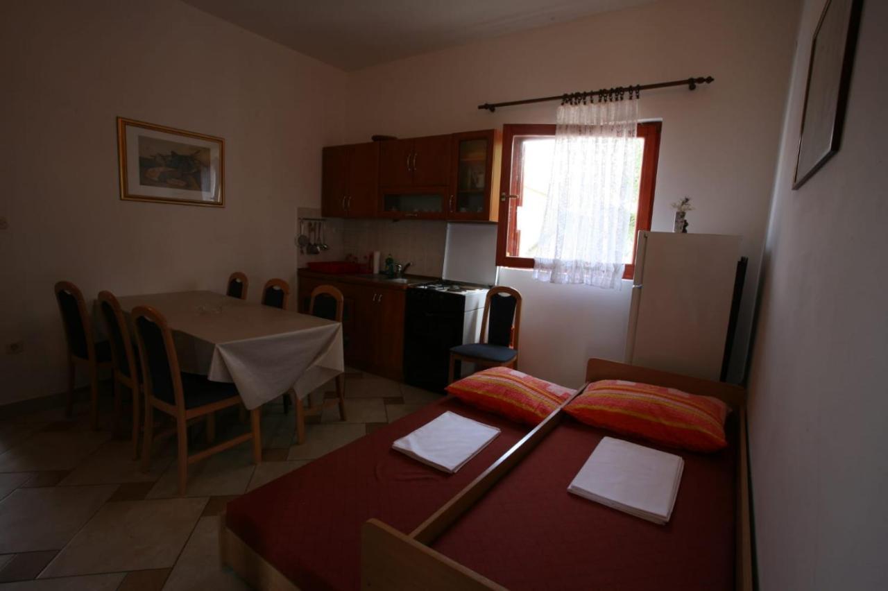 Apartmani Vesna Vir Exterior photo
