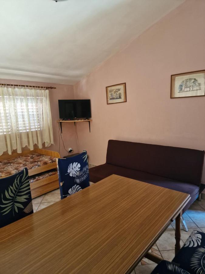 Apartmani Vesna Vir Exterior photo